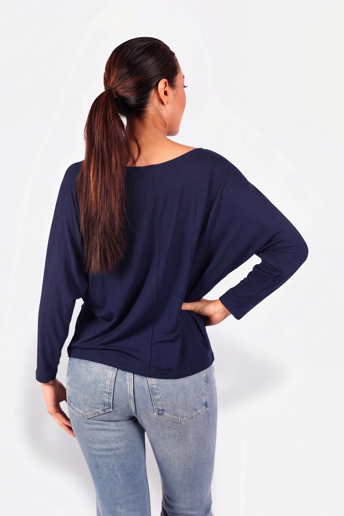 Haut ample Elysa bleu marin vu de trois quarts dos