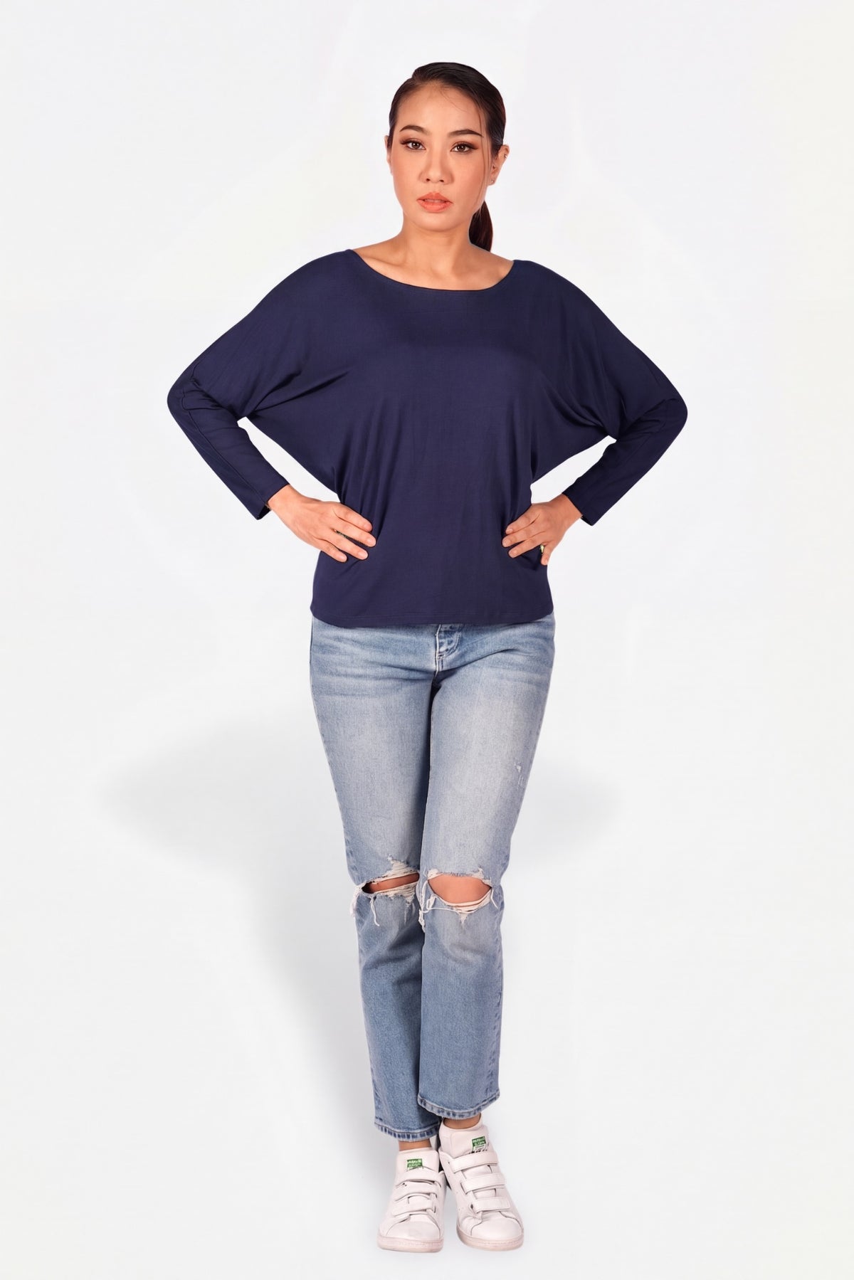 Haut ample Elysa bleu marin de face, ourlet arrondi